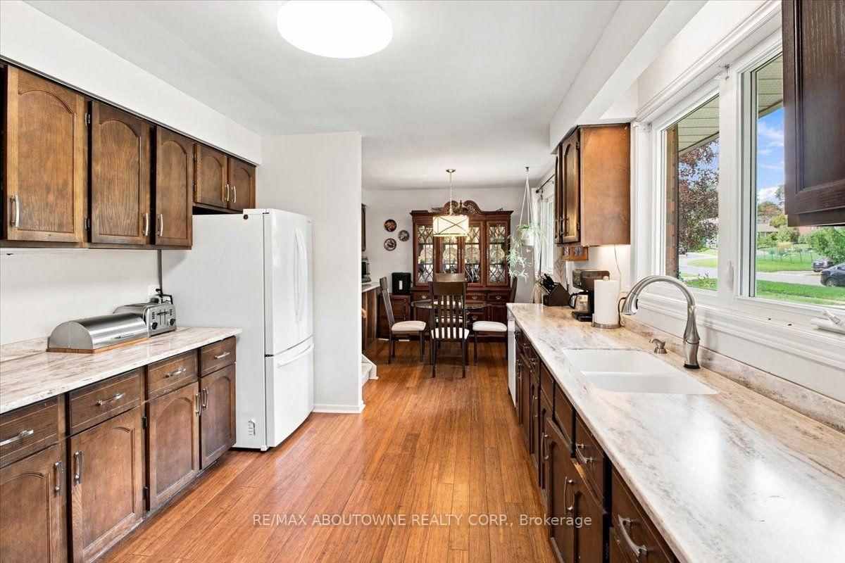 943 Mayfair Crescent • Kingston, ON photo 3
