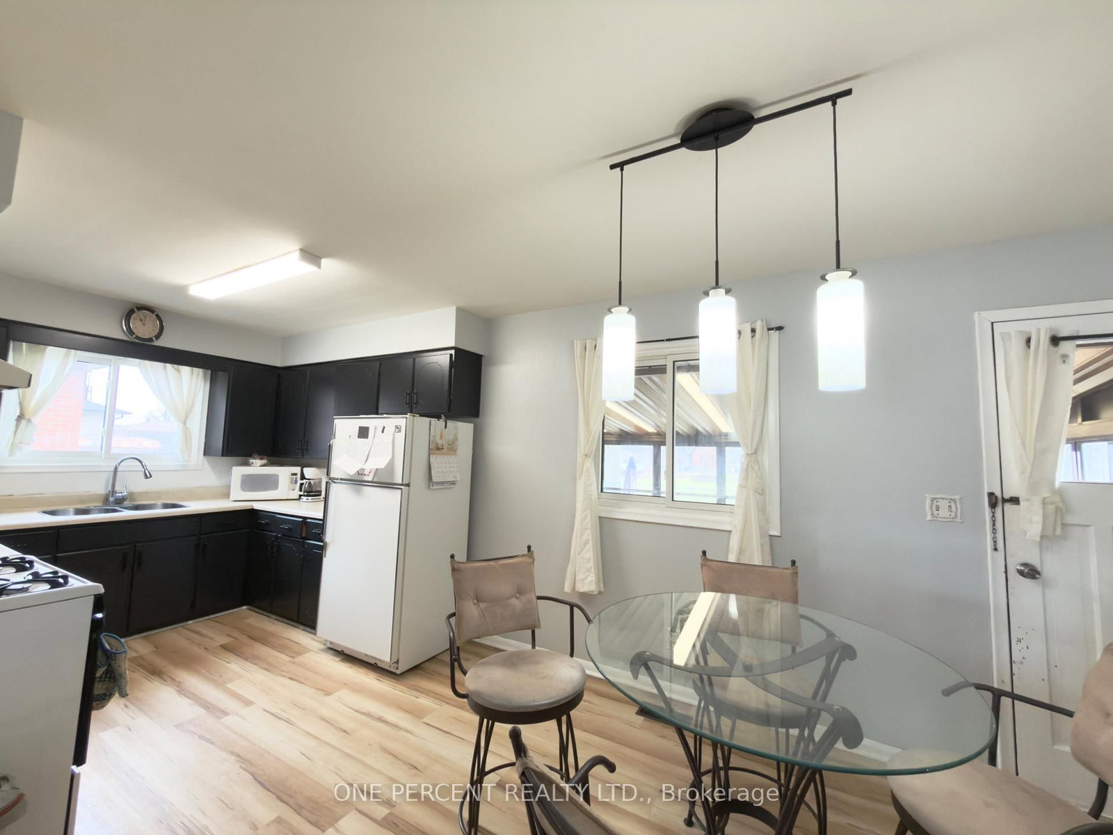 37 Empress Avenue • Welland, ON photo 8