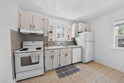 258 RAGLAN Road • Kingston, ON photo 8