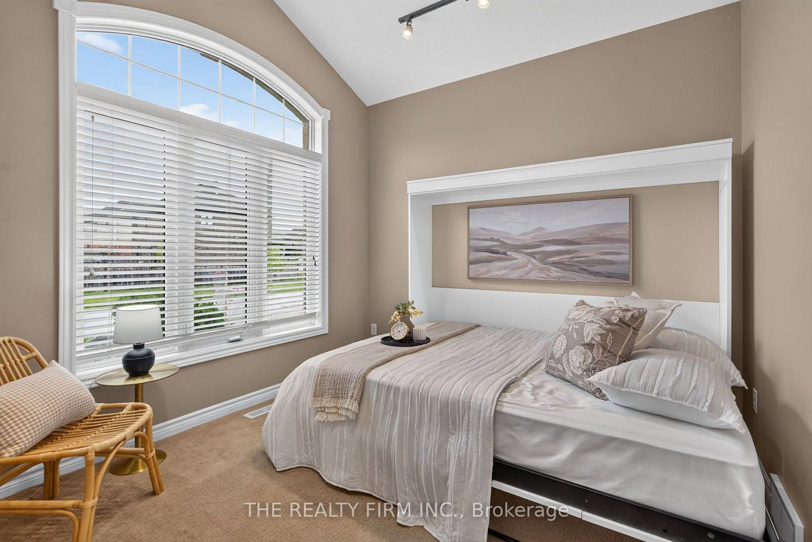 46 Ashwood Crescent • Middlesex Centre, ON photo 4