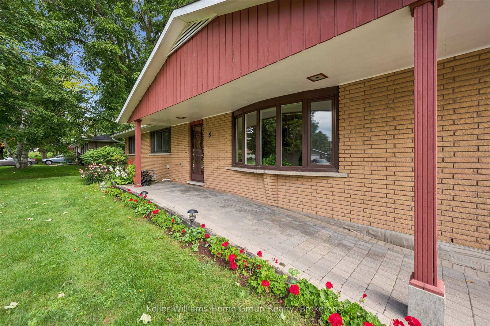 5 Cuthbert Street • Centre Wellington, ON photo 4