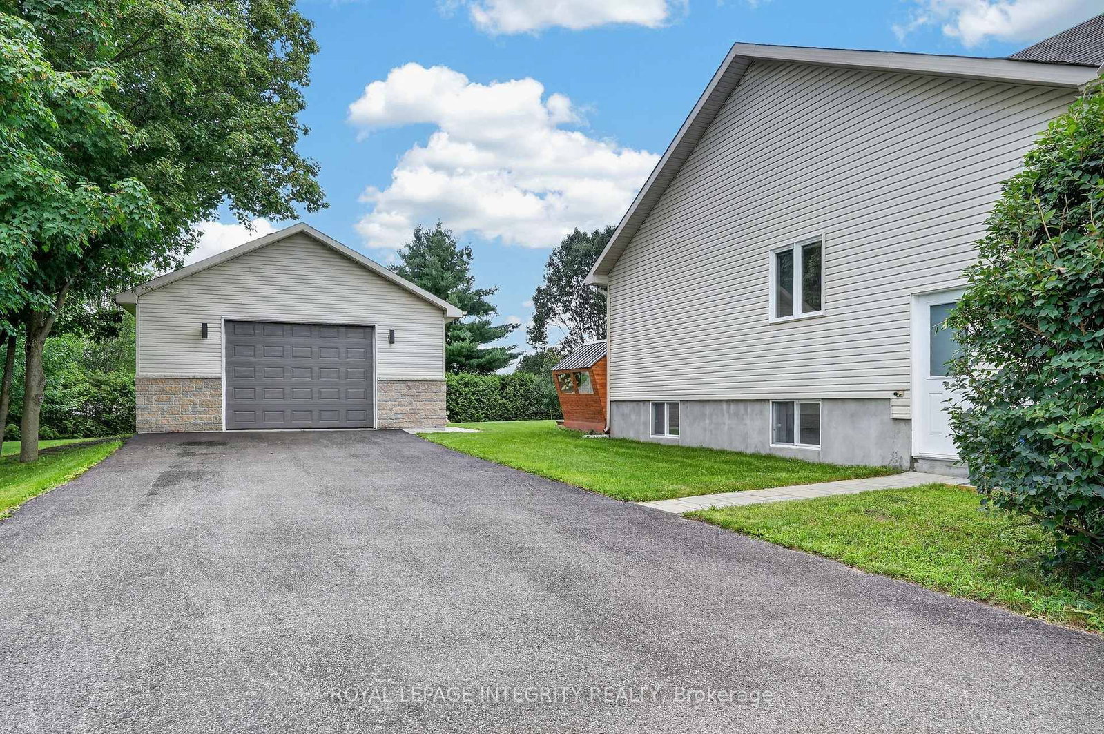 1946 Farisita Drive • Vars, ON photo 37