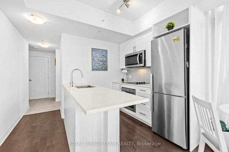 805 Carling Ave photo 5