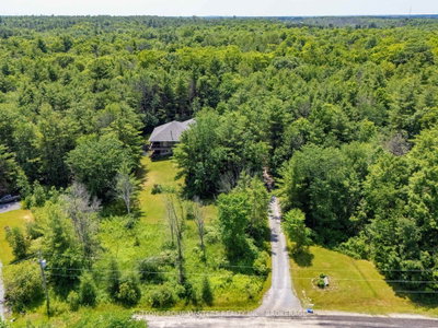 139 Country Woods Drive • Harrowsmith, ON photo 2
