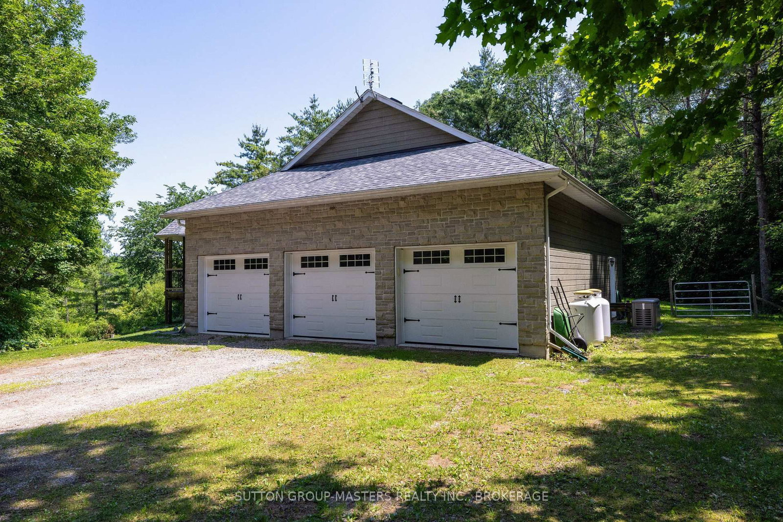139 Country Woods Drive • Harrowsmith, ON photo 27