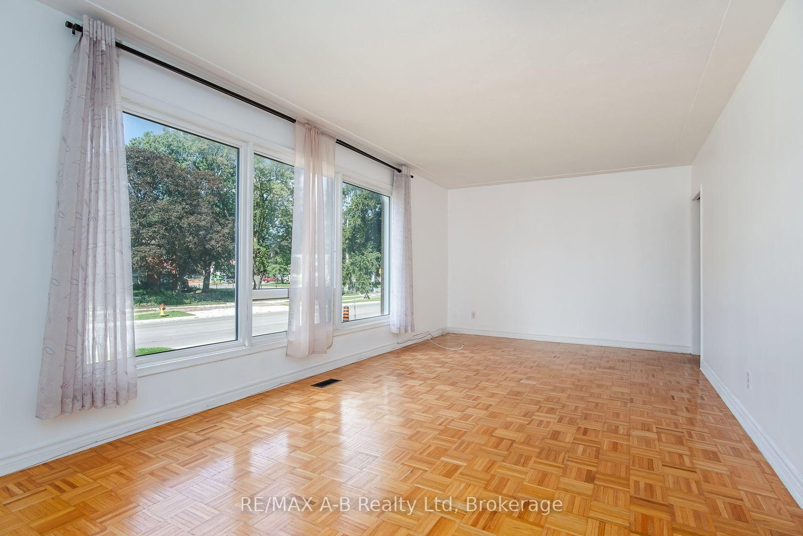 727 FREDERICK Street • Kitchener, ON photo 24