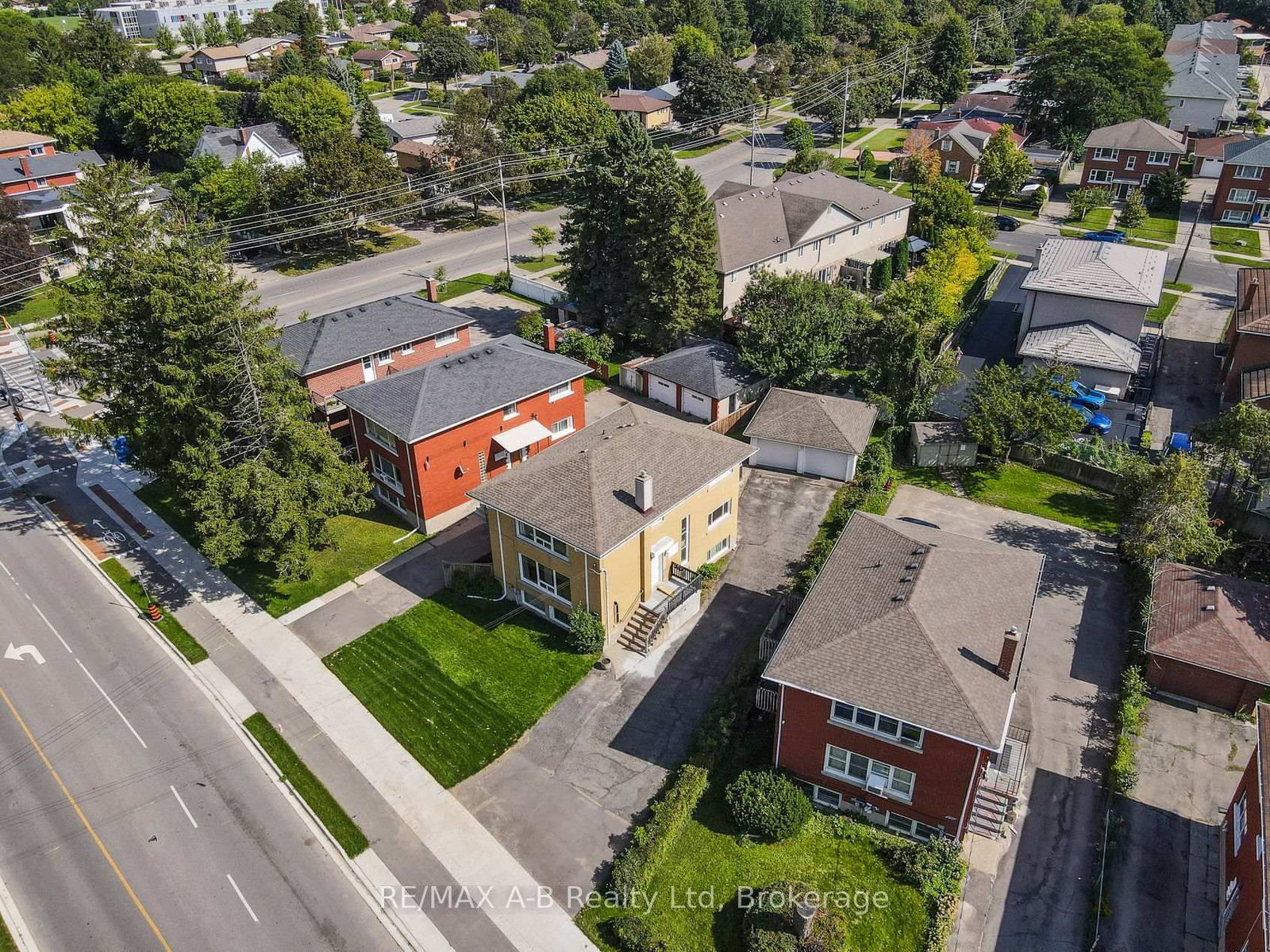 727 FREDERICK Street • Kitchener, ON photo 38