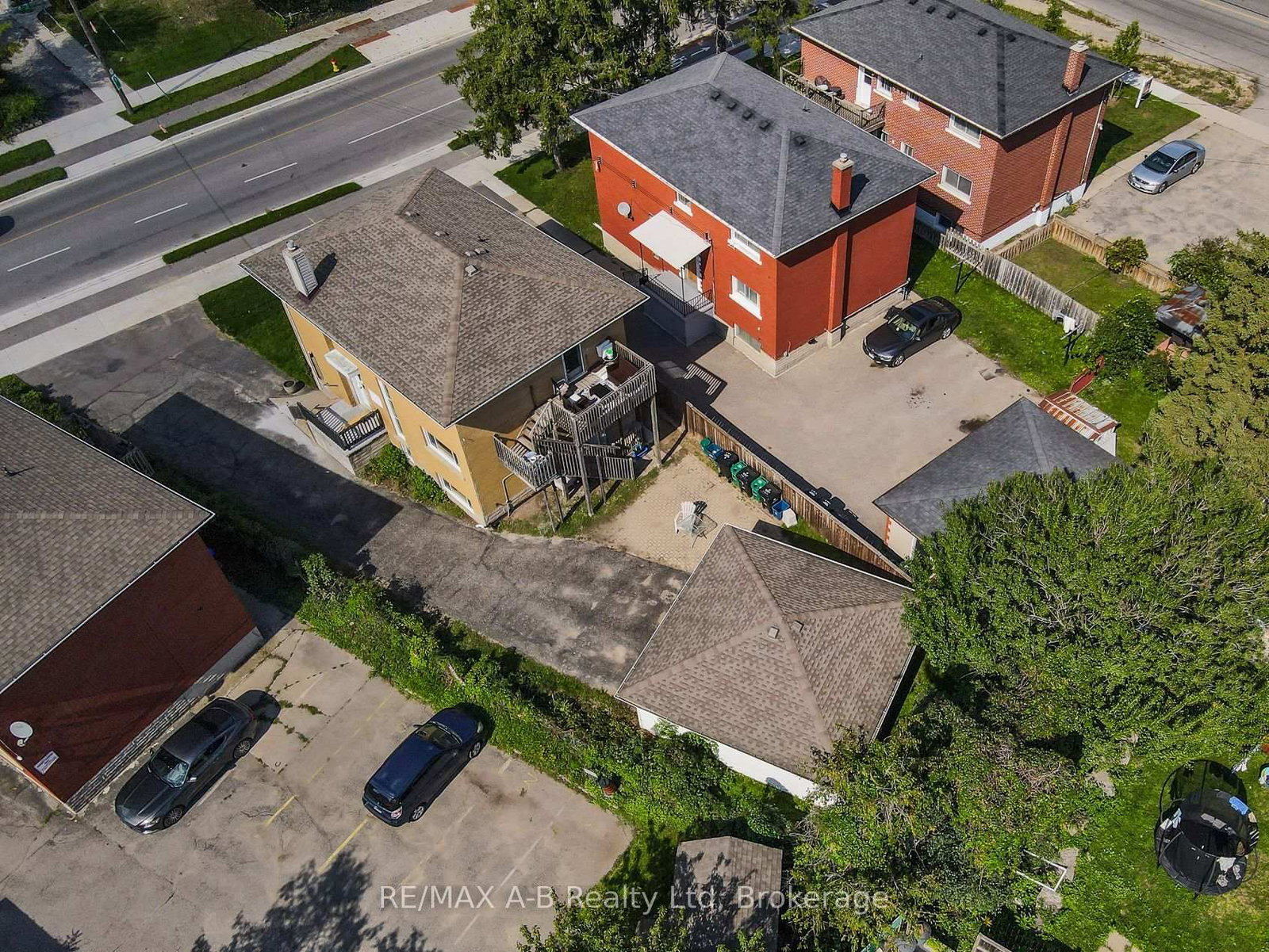 727 FREDERICK Street • Kitchener, ON photo 40