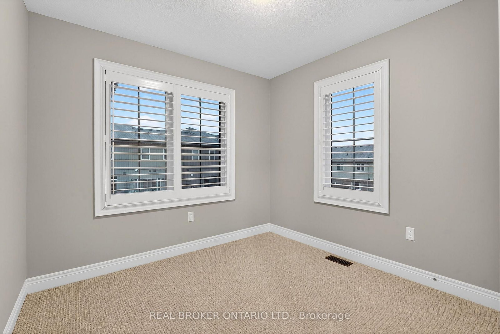 5000 Desantis Drive • Lincoln, ON photo 31