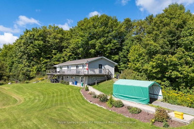 Detached House for sale at 382 60 Highway, Huntsville, Ontario, P1H 1B5 - Chaffey - MLS: X13752834