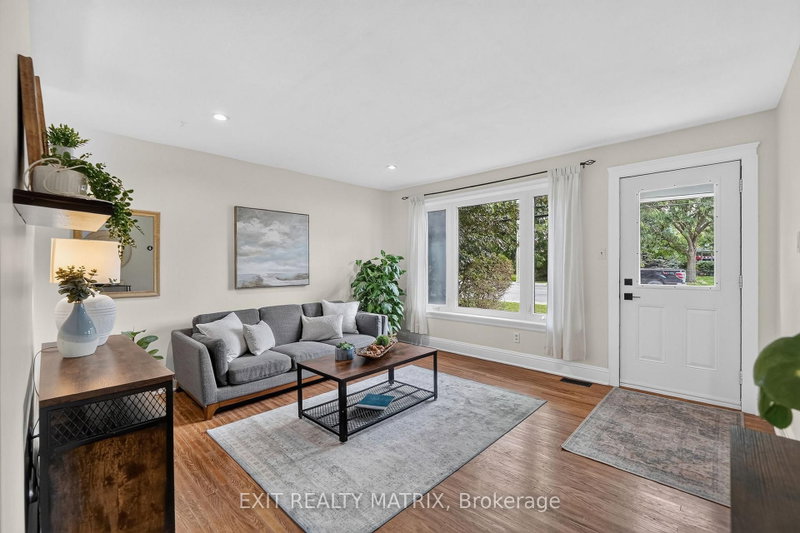 8150 Victoria St photo 4