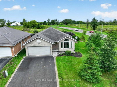 66 Spruce Gardens • Belleville, ON photo 2