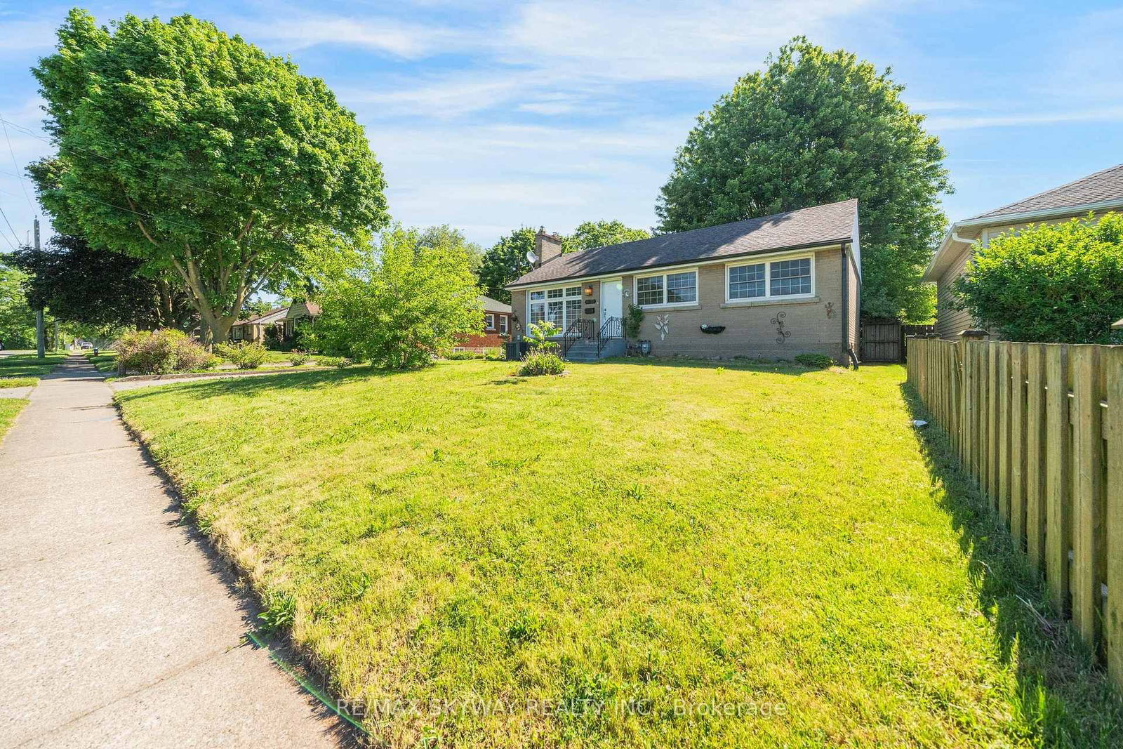 6604 Locus Avenue • Niagara Falls, ON photo 3
