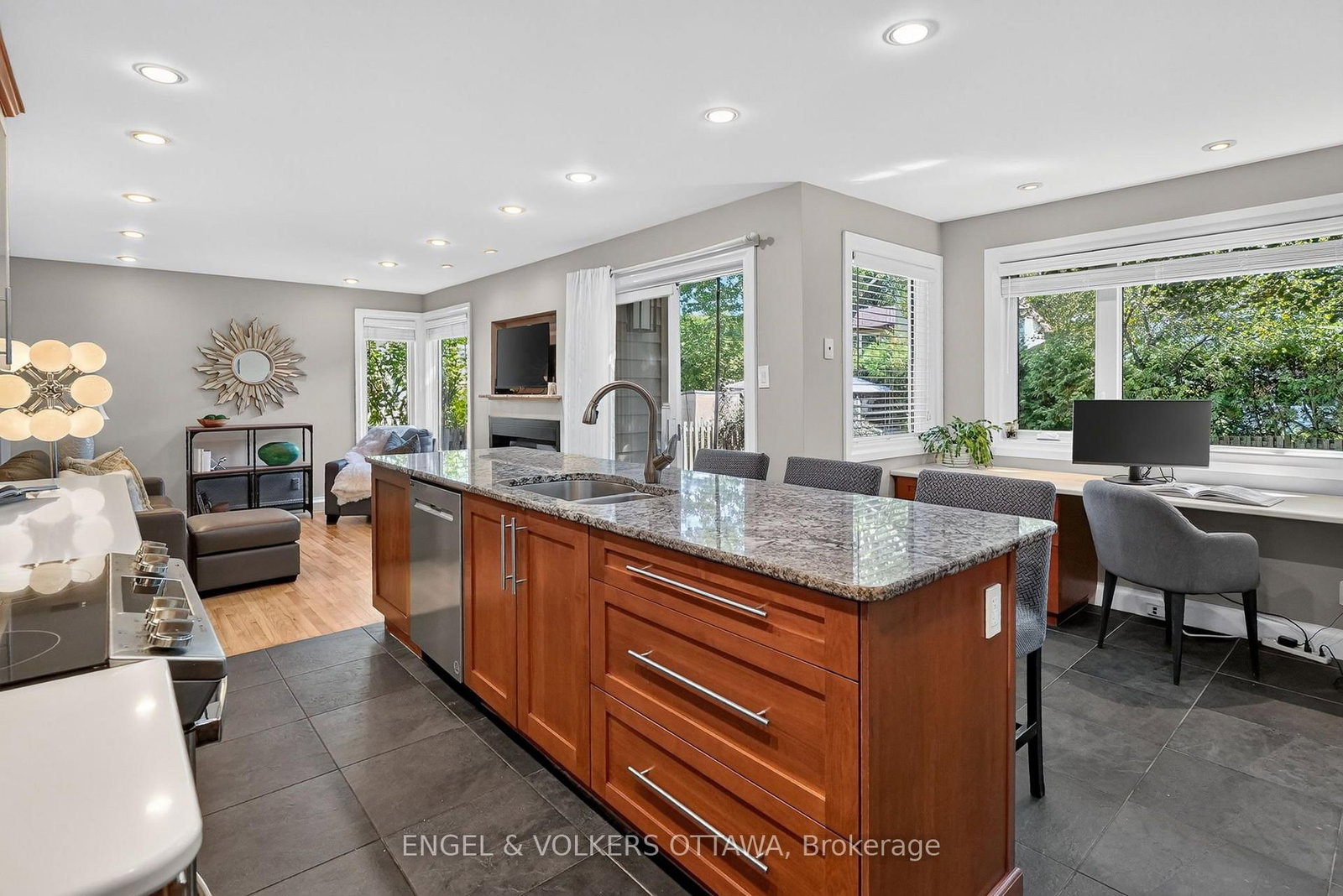 22 Lynhurst Avenue • Ottawa, ON photo 12