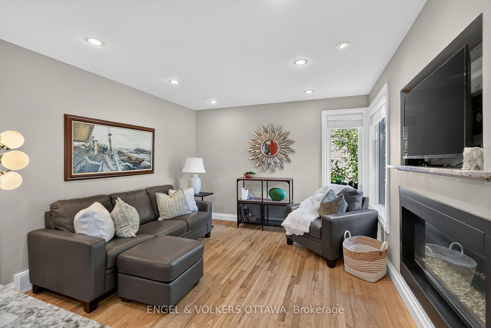 22 Lynhurst Avenue • Ottawa, ON photo 14