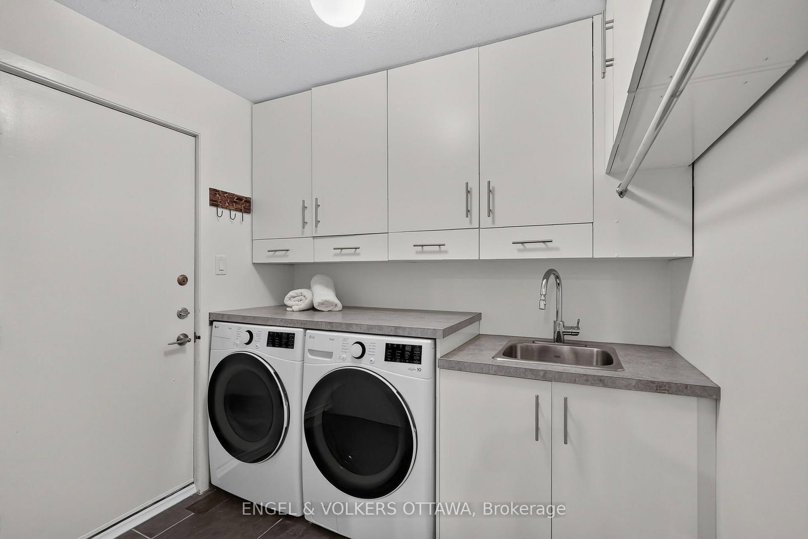 22 Lynhurst Avenue • Ottawa, ON photo 17