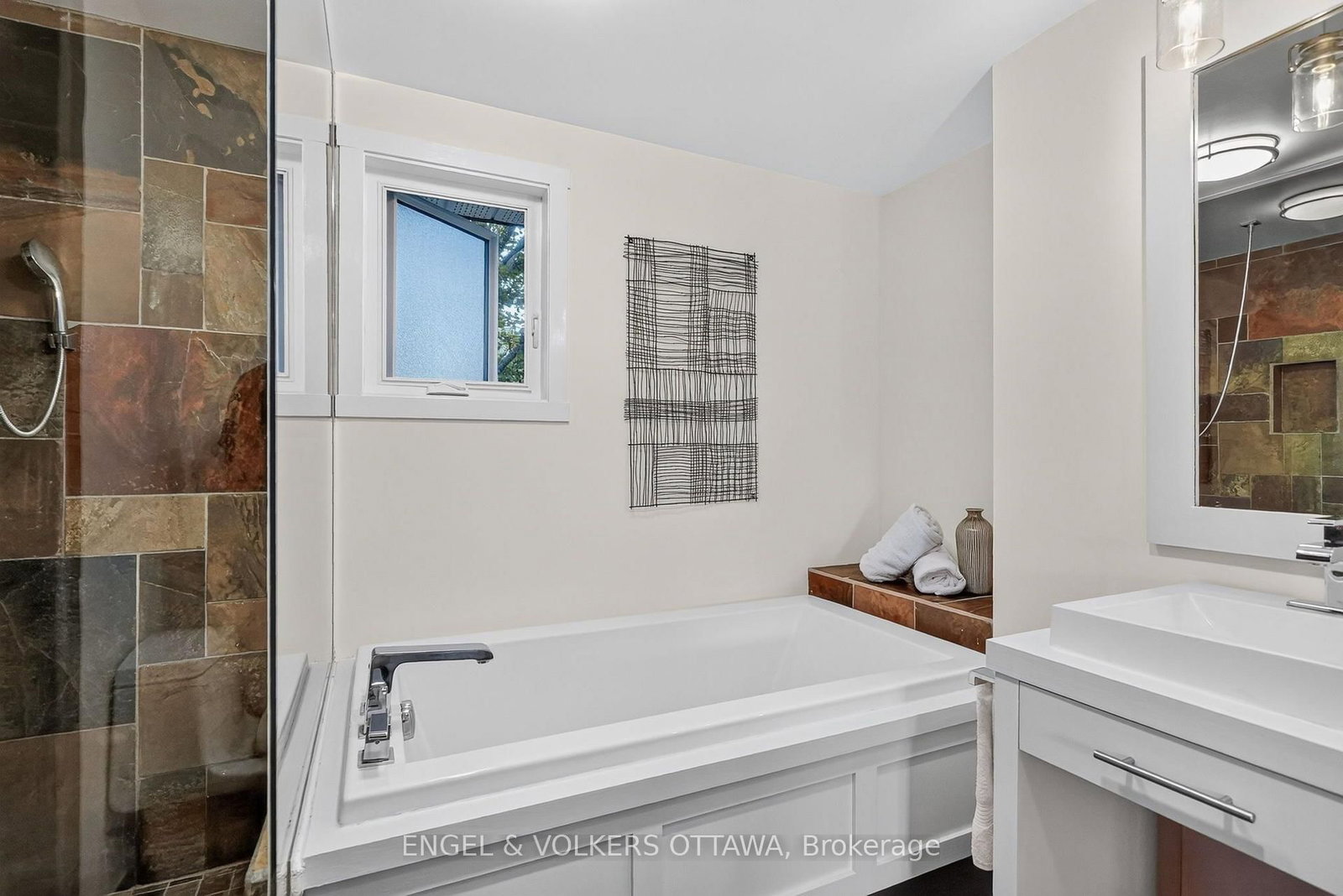 22 Lynhurst Avenue • Ottawa, ON photo 24