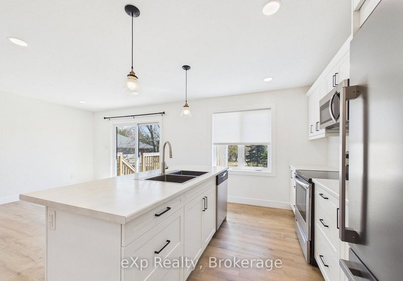 1085 Sutton St photo 5