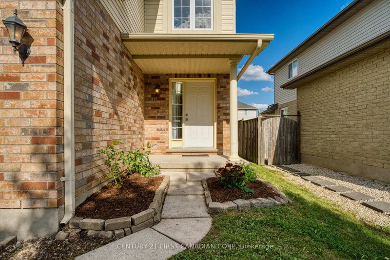 1748 Ennismore Crescent