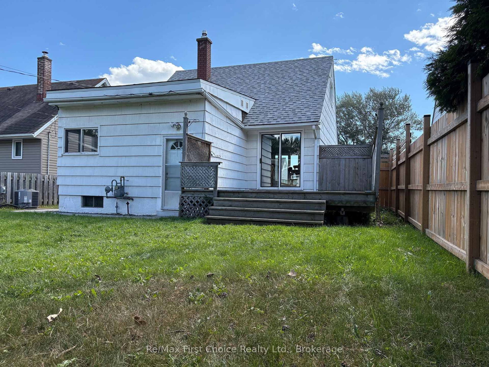 271 Christina Street W • Thunder Bay, ON photo 2