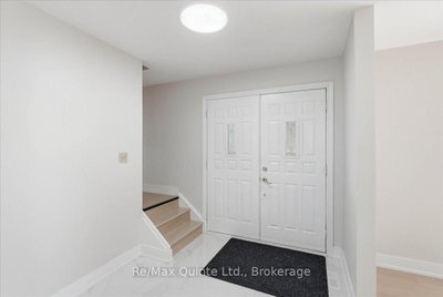 15 Robertson Lane • Belleville, ON photo 3