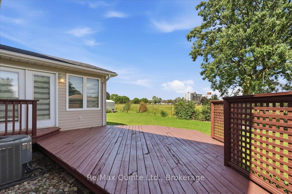 15 Robertson Lane • Belleville, ON photo 37