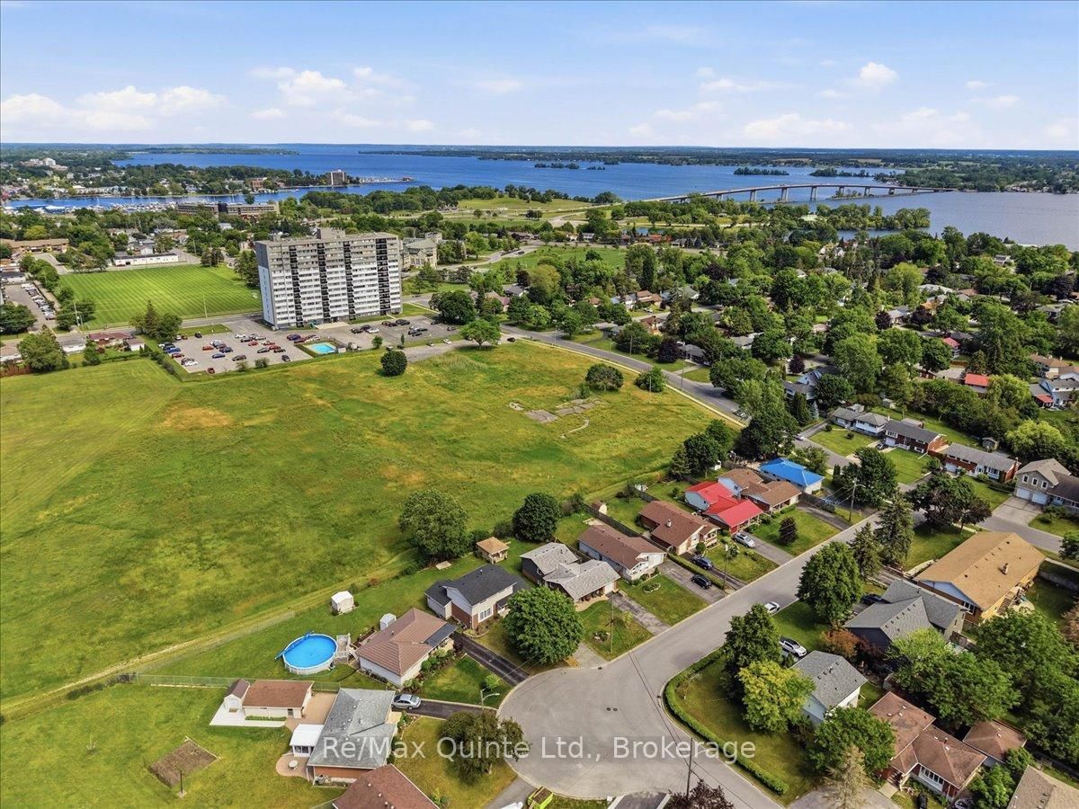 15 Robertson Lane • Belleville, ON photo 43
