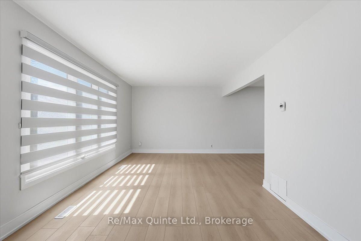 15 Robertson Lane • Belleville, ON photo 5