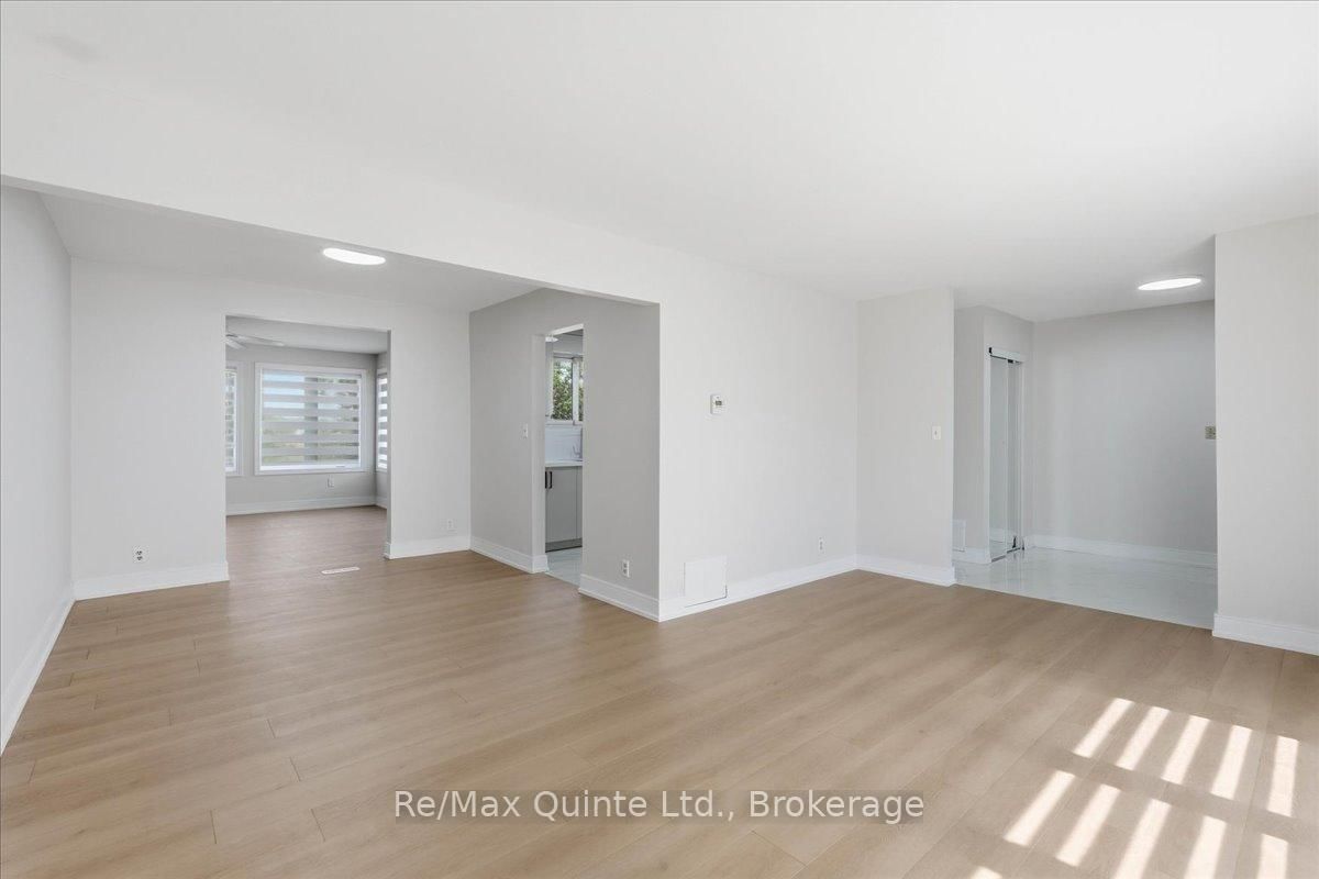 15 Robertson Lane • Belleville, ON photo 6