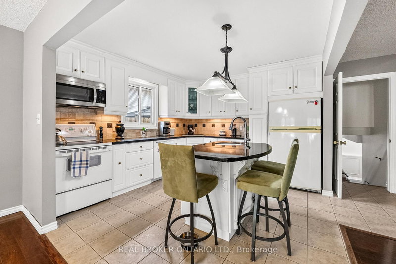 128 Melissa Crescent