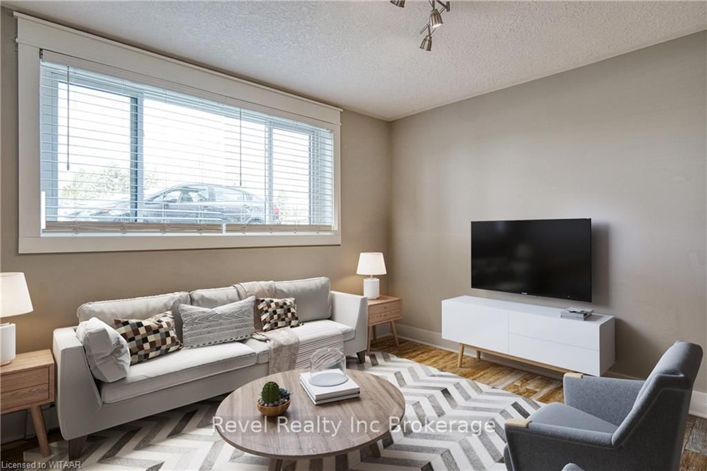 4 - 226 CLARKE Street N, Woodstock 3