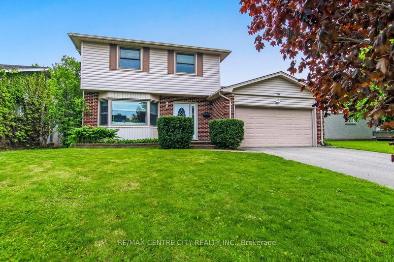 10 Runnymede Crescent