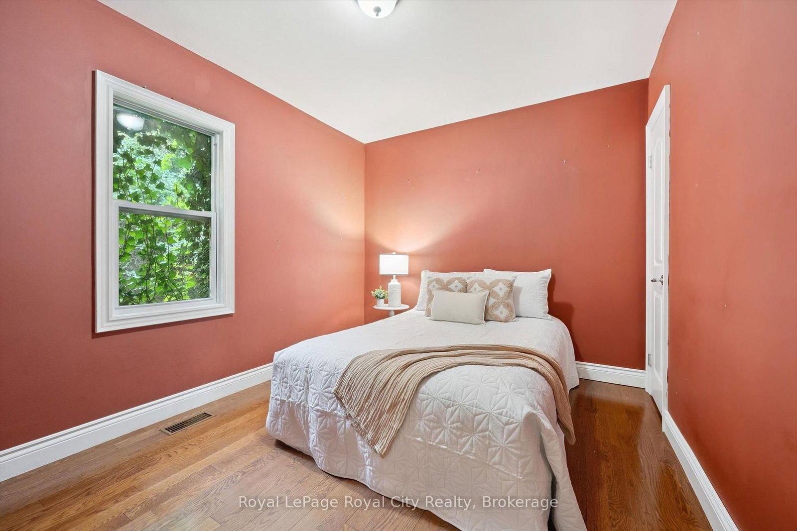 194 Grove Street • Guelph, ON photo 19