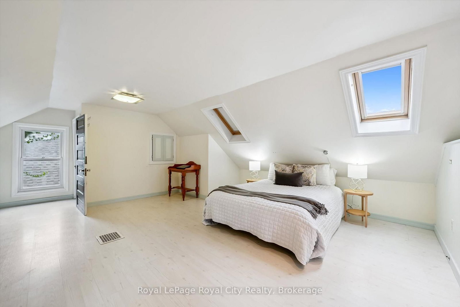 194 Grove Street • Guelph, ON photo 24