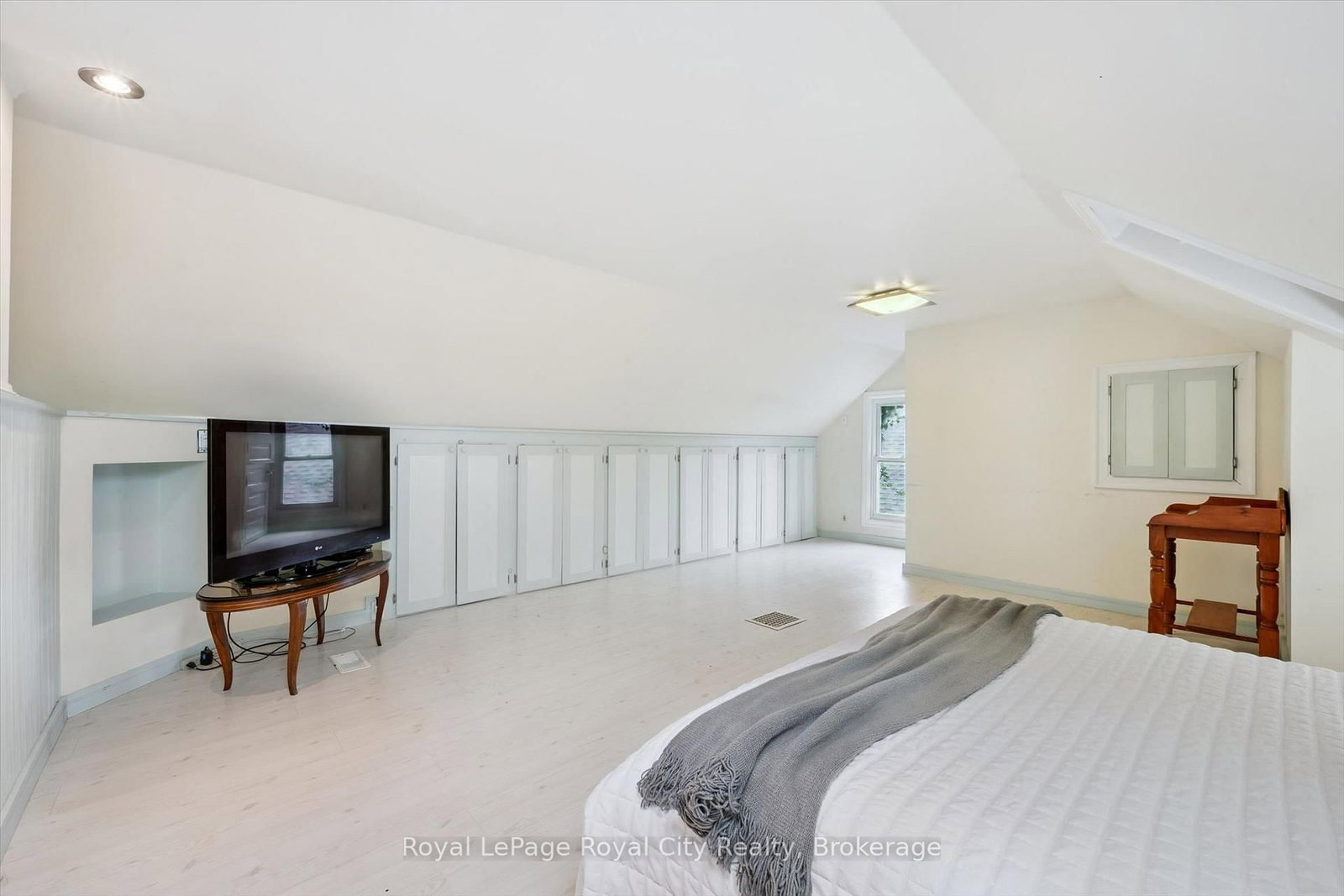 194 Grove Street • Guelph, ON photo 25