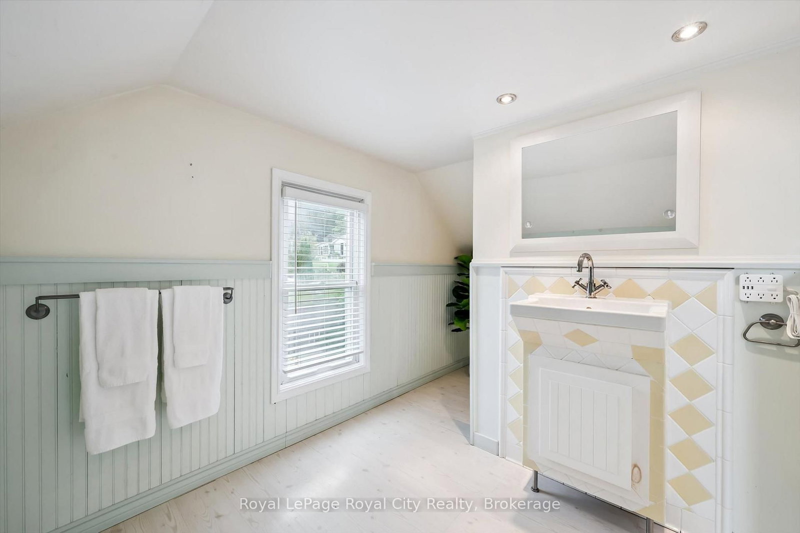 194 Grove Street • Guelph, ON photo 26