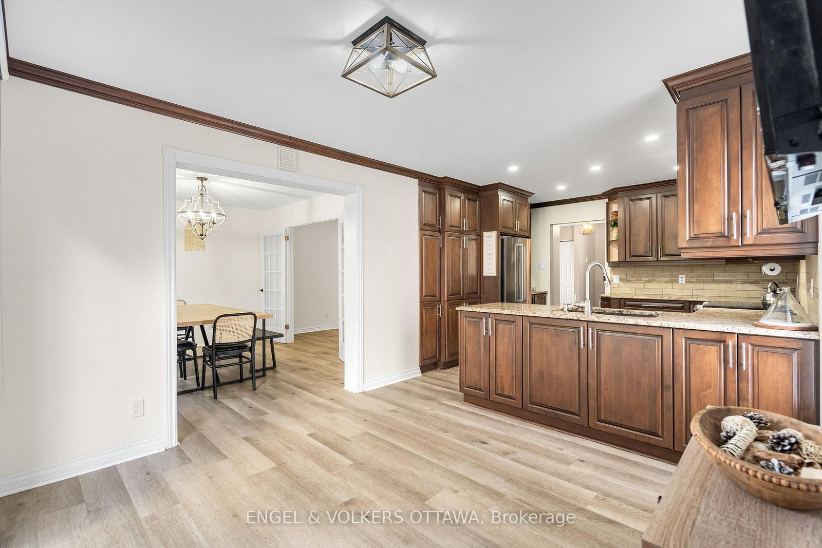 6529 Tooney Drive • Ottawa, ON photo 10
