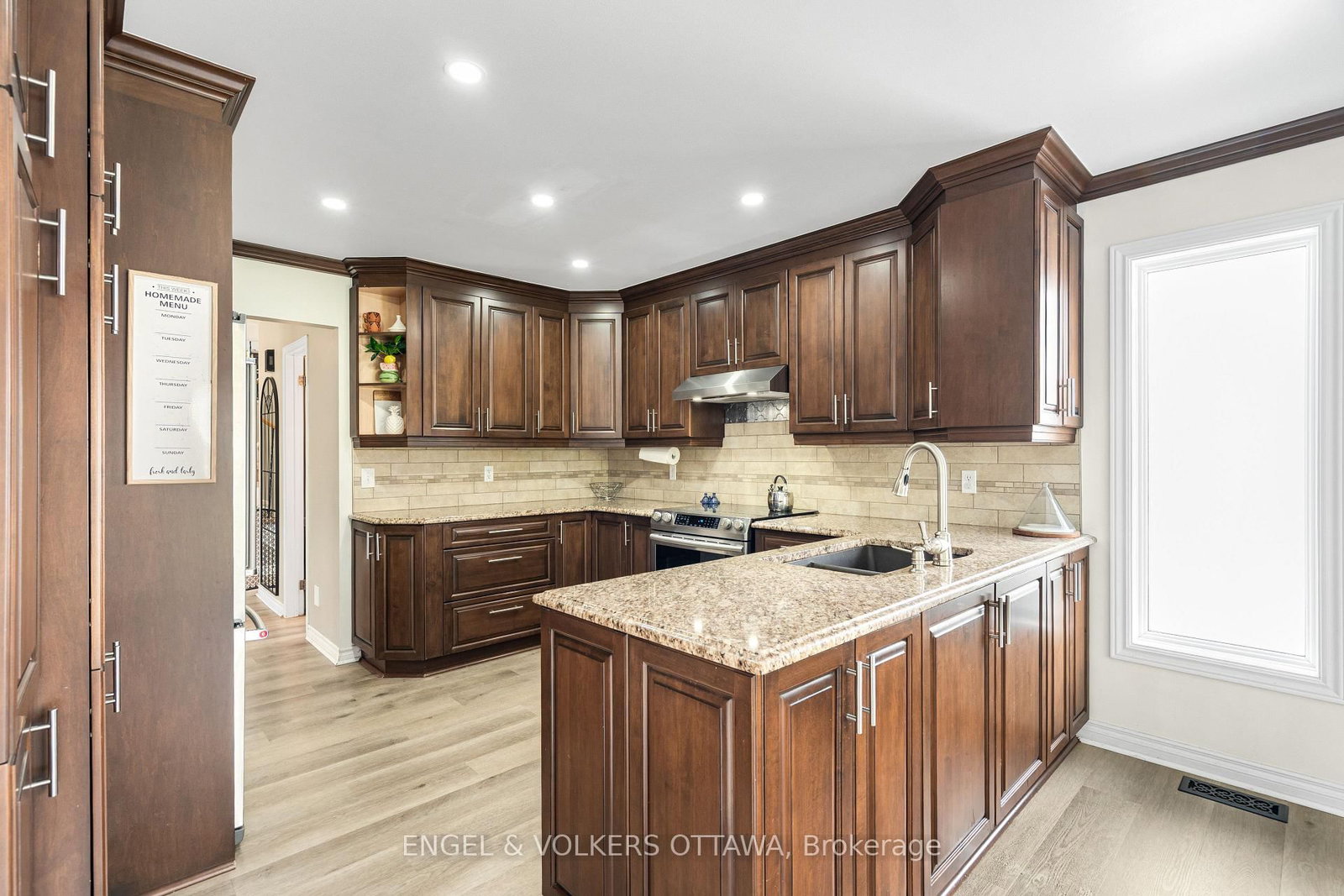 6529 Tooney Drive • Ottawa, ON photo 8