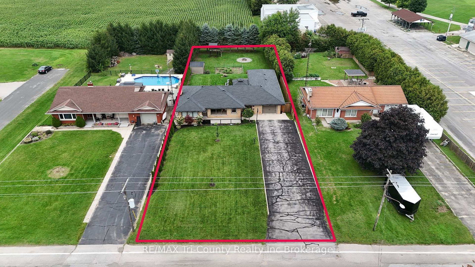 34 Albert Street • Norfolk, ON photo 1