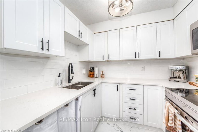 402 - 225 Harvard Place
