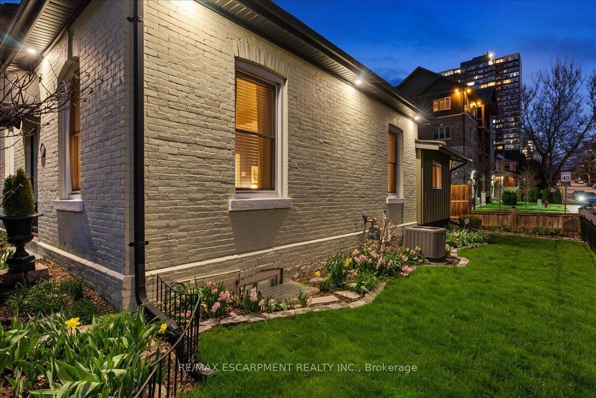 139 Queen Street S • Hamilton, ON photo 35