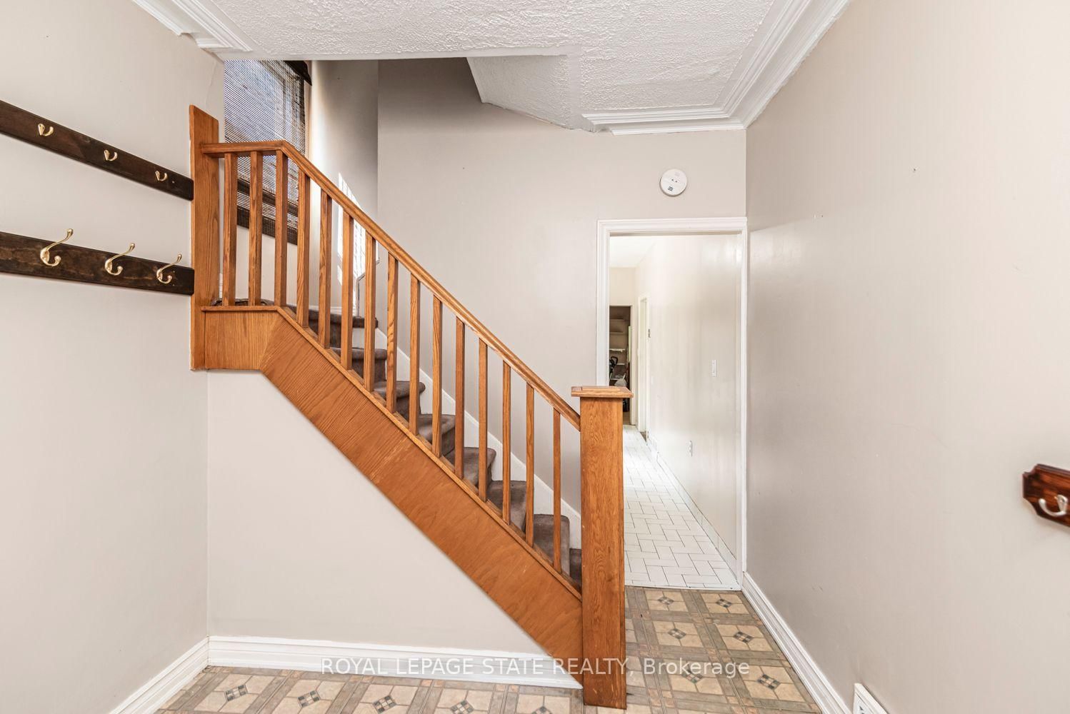 75 Kensington Avenue N • Hamilton, ON photo 10