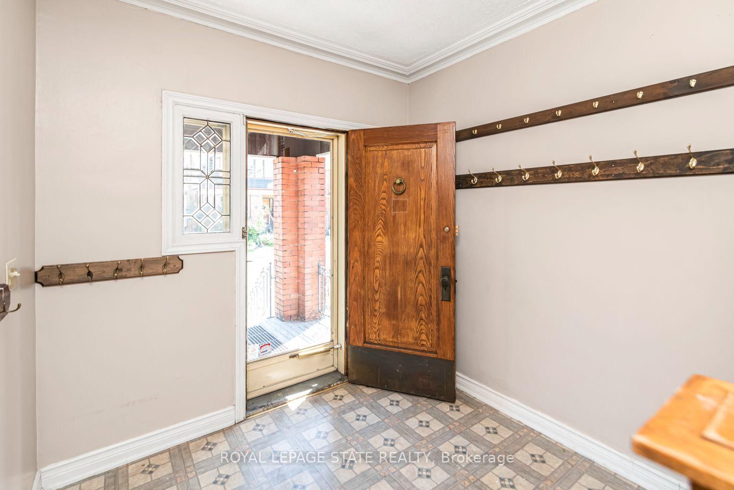 75 Kensington Avenue N • Hamilton, ON photo 8