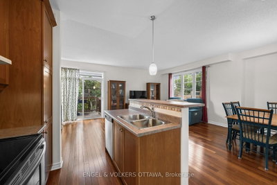 268 Horseshoe Crescent • Ottawa, ON photo 4