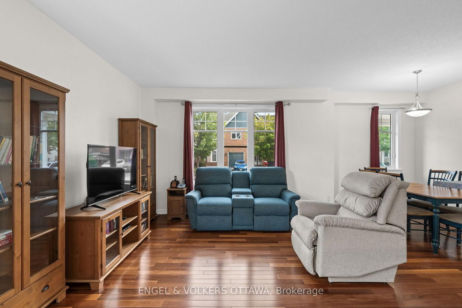 268 Horseshoe Crescent • Ottawa, ON photo 5