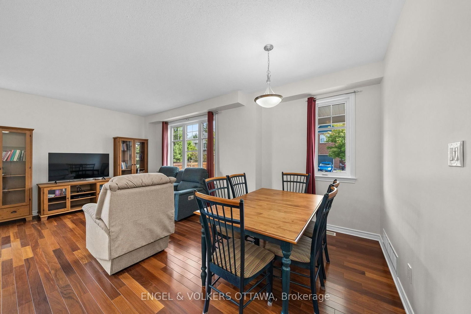 268 Horseshoe Crescent • Ottawa, ON photo 6