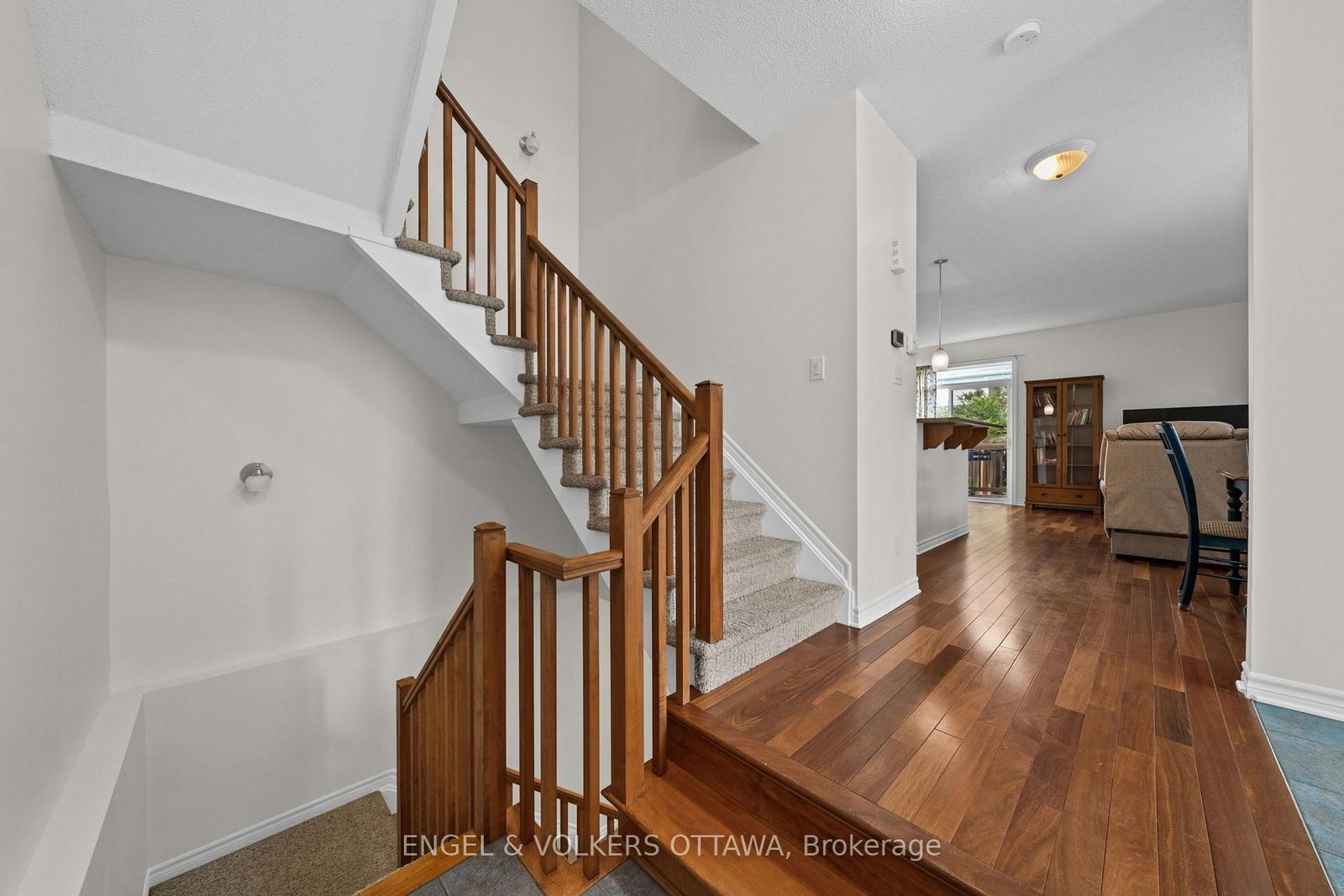 268 Horseshoe Crescent • Ottawa, ON photo 8