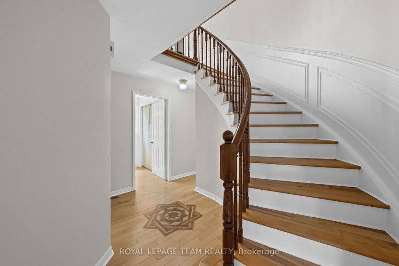 59 Naismith Crescent