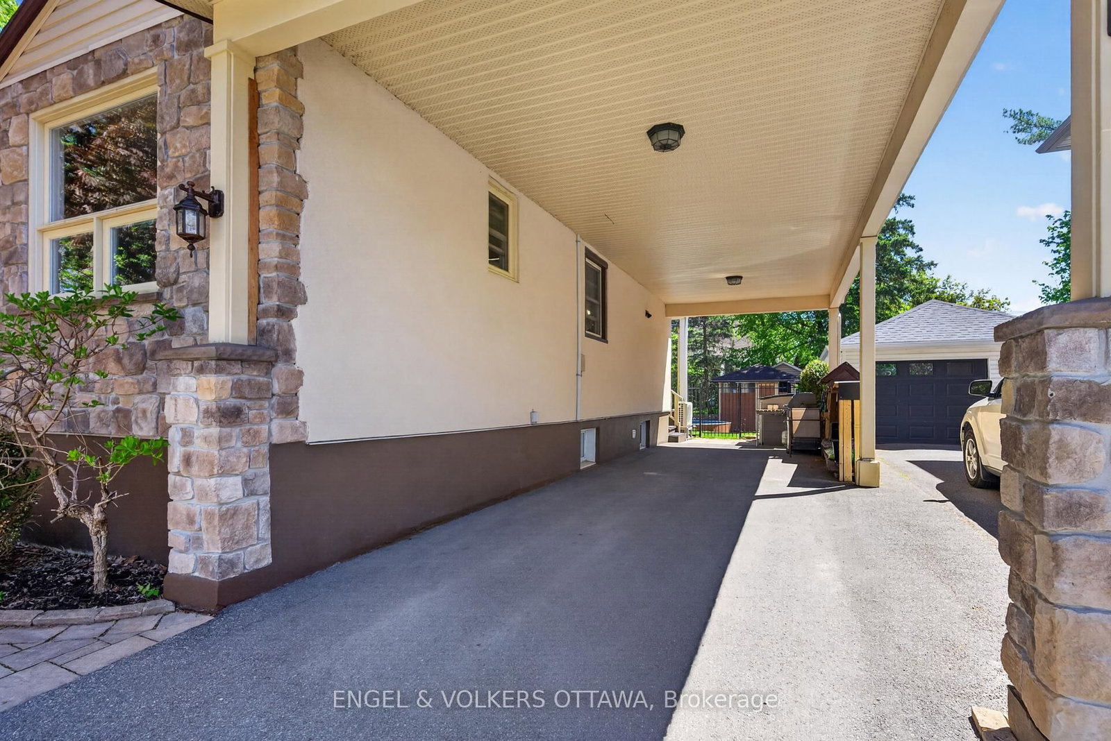 1396 Micmac Street • Ottawa, ON photo 32
