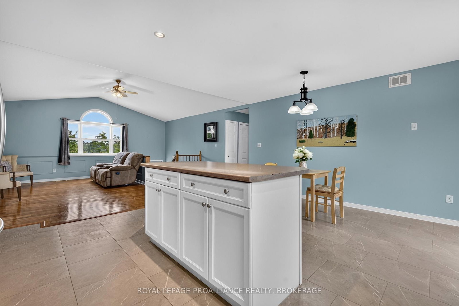 1023 Browns Road • Godfrey, ON photo 12